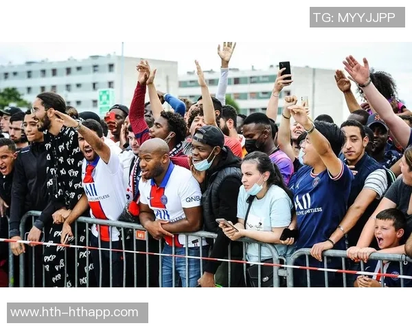 霍金斯透露帕乔已与巴黎续约至2030年官方宣布因球队习惯集中发布 霍金斯透露帕乔已与巴黎续约至2030年官方宣布因球队习惯集中发布